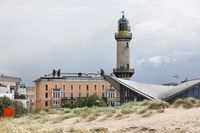 Teepott und alter Leuchtturm in Warnem&uuml;nde - Anders Leander